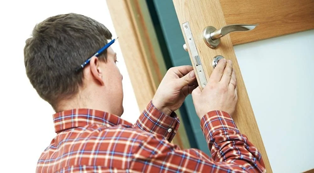 Comment changer une porte intérieure sans changer le cadre ? Comment changer une porte intérieure sans changer le cadre ?