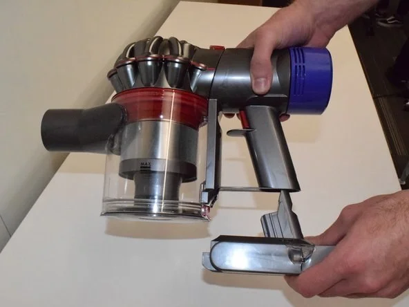 étapes suivre pour remplacer la batterie d un aspirateur Dyson